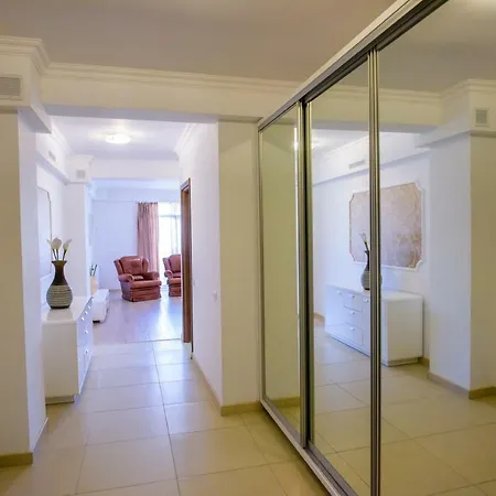 C&y Solid アパート