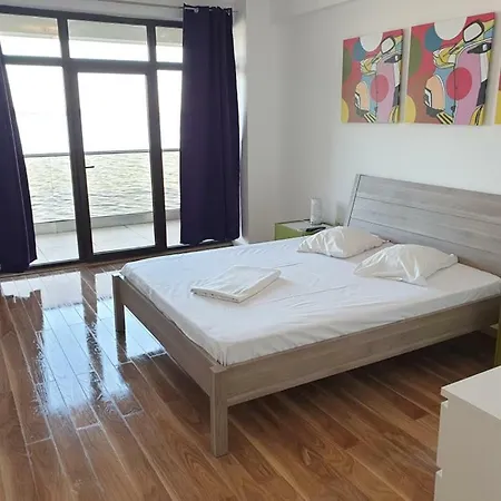 C&y Solid アパート