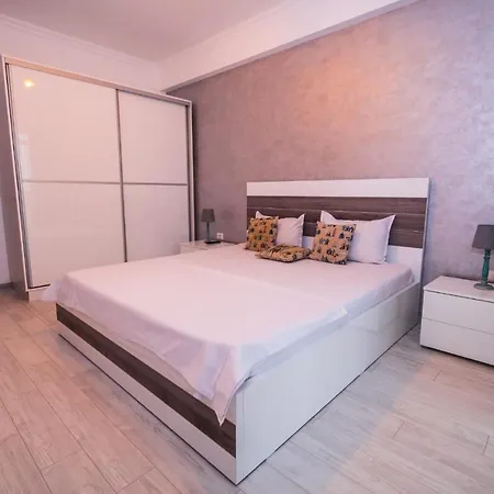 C&y Solid Apartment Mamaia