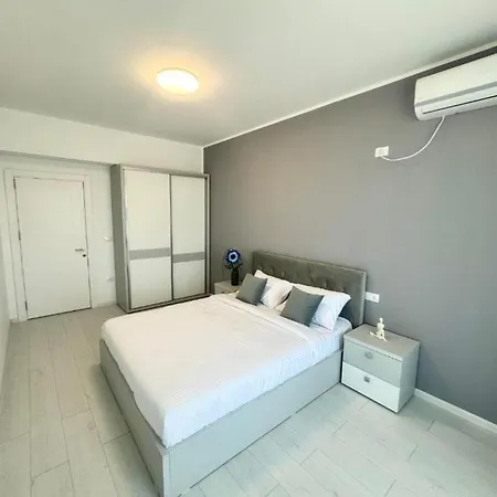 C&y Solid Apartment Mamaia