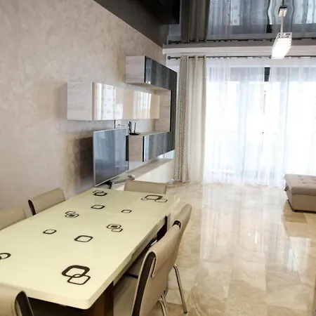 C&y Solid Apartment Mamaia
