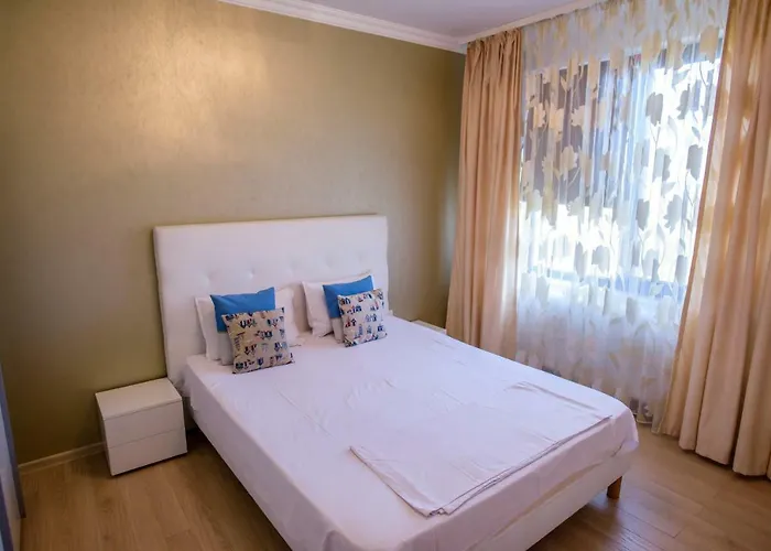 C&y Solid Apartment Mamaia